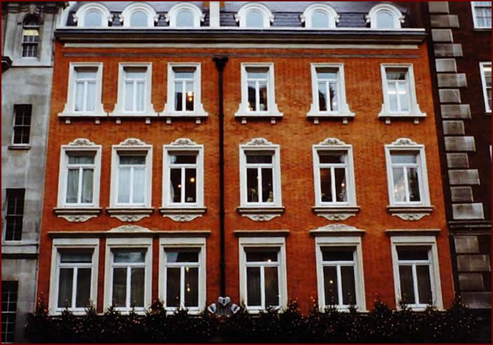 Fortnum & Mason | New Red Rubber gauge brickwork in lime putty mortar | CLICK TO CLOSE